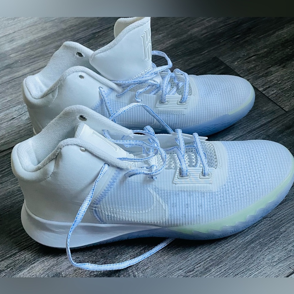 Men's Nike Kyrie Flytrap 4 white / purple  11.5